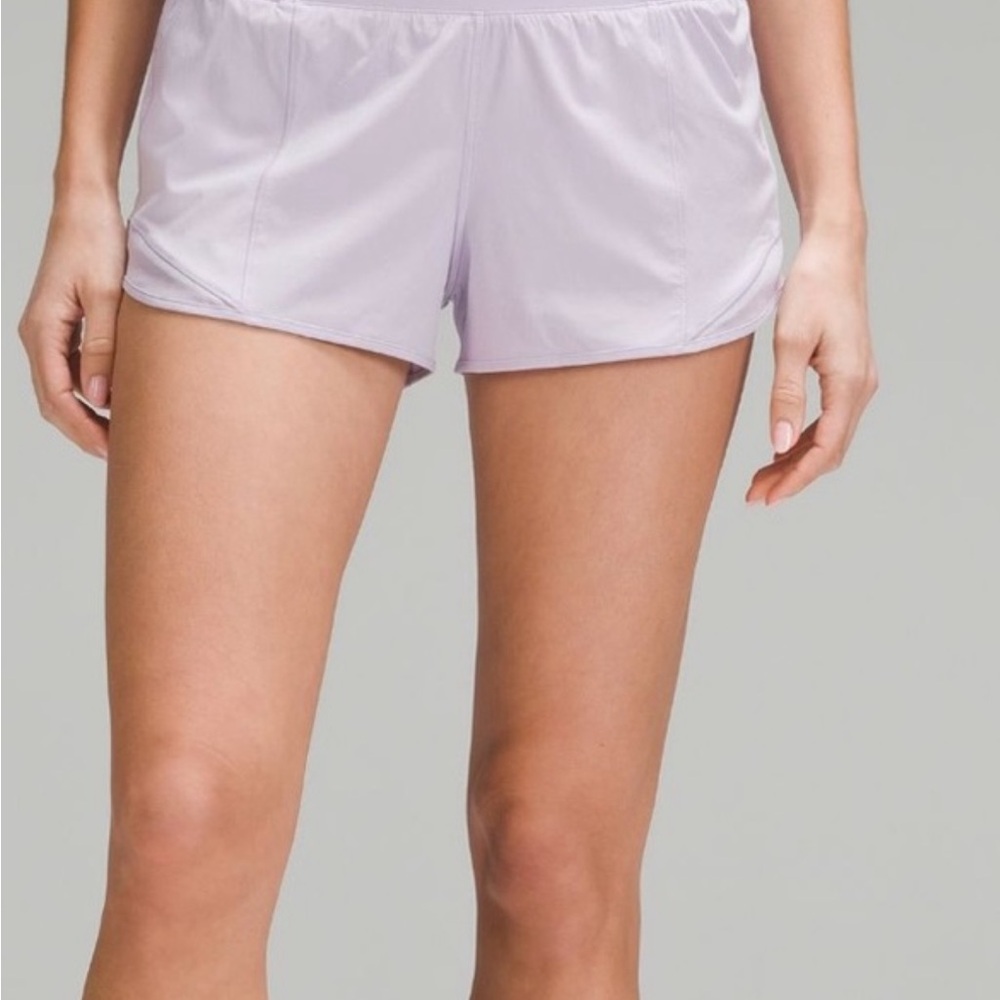 Lululemon women’s hotty hot high rise 2.5’ inch. Size 6. Lilac. Like new